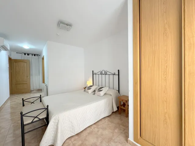 HOSTAL RESTAURANTE EN PLENO CASCO ANTIGUO DE CANDELEDA — 41