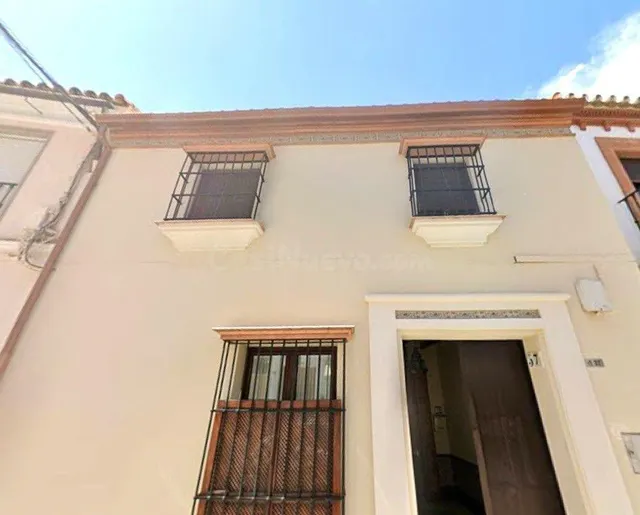 SE VENDE CASA OKUPADA en Calle Marchena Nº 37 Morón de la Fr - foto 2