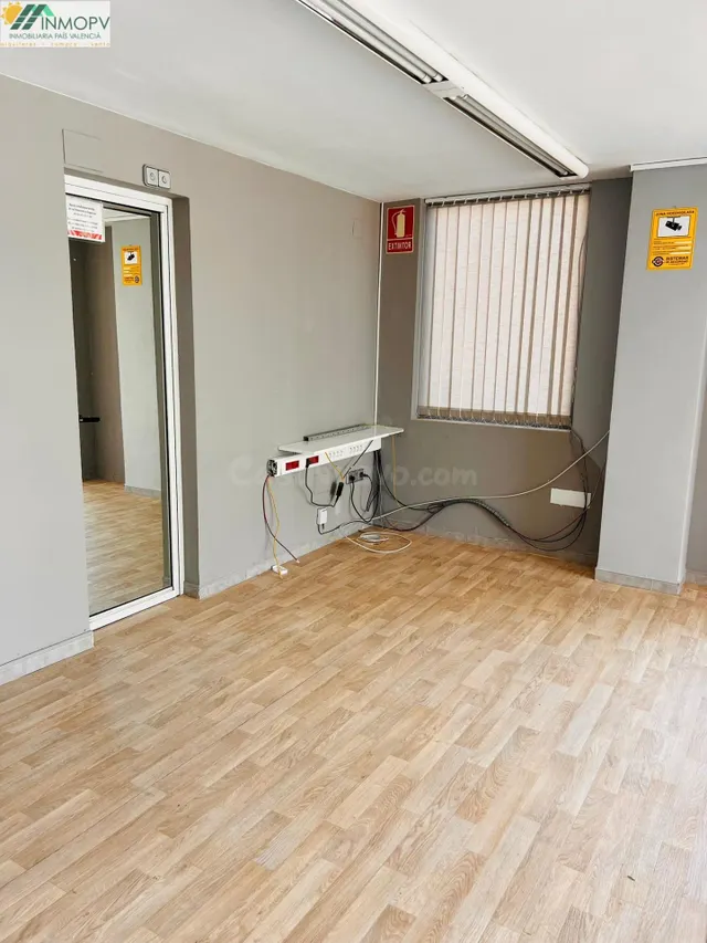 EN VENTA LOCAL COMERCIAL DE 358 M2 ZONA RIO CERVOL VINARÒS! - foto 4