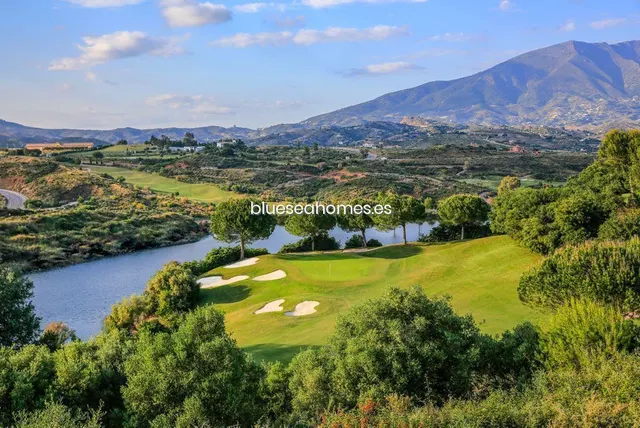 Venta de ático con tres dormitorios en Mijas Costa, Málaga, Costa del Sol — 20
