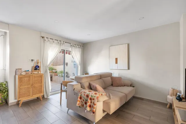 Dúplex reformado en Los Balcones: sol, comodidad y ubicación estratégica — 9