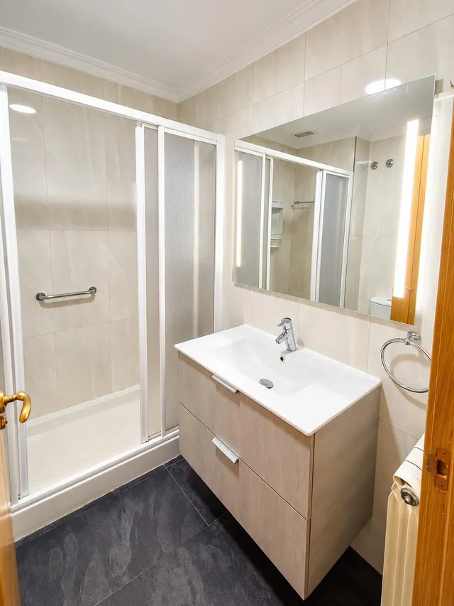 Amplio apartamento en el centro, con patio privado, garaje y trastero — 8