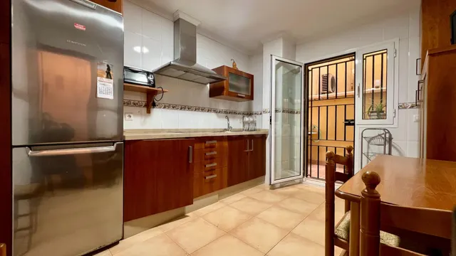 Piso de 4 dormitorios en planta baja en en Centro - foto 3