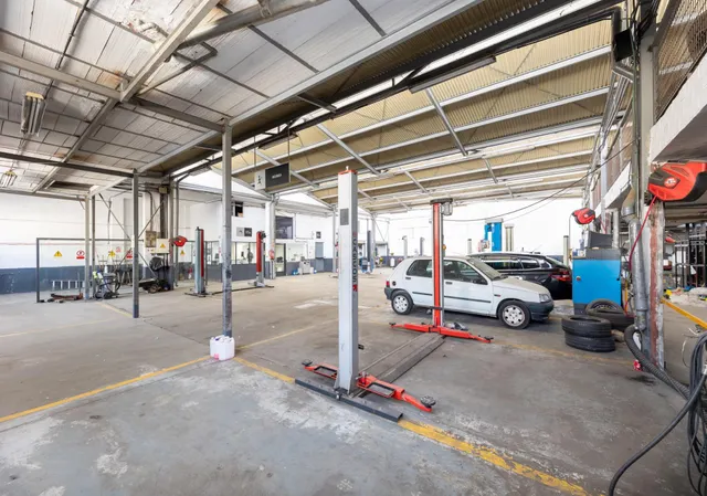 NAVE EN INMEJORABLE SITUACIÓN HABILITADA PARA TALLER — 7