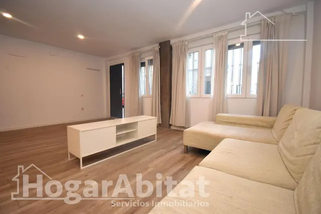 ¡oportunidad! bajo bonito, luminoso y reformado con patio, todo amueblado — 17