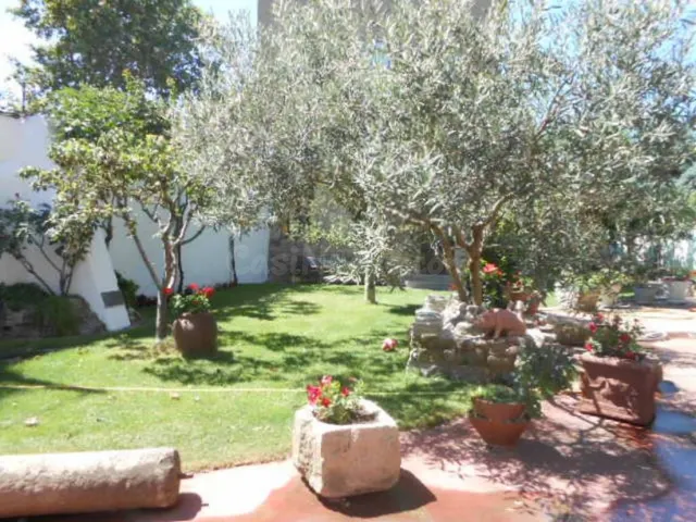 CASA A 4 VIENTOS ESTILO RUSTICO CON JARDÍN EN VENTA - foto 5