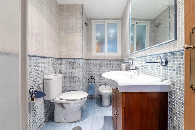 Piso en el centro de Granada, totalmente reformado con dos grandes dormitorios y un baño — 10