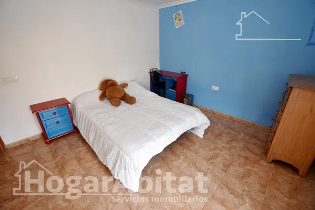 CHALET RÚSTICO CON PISCINA, TERRAZA Y PARKING — 28