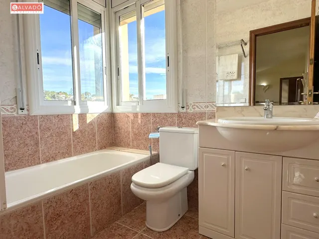 ¡CHALET ESQUINERO CON PISCINA PRIVADA Y VISTAS AL MAR EN EL MAS MEL! — 35