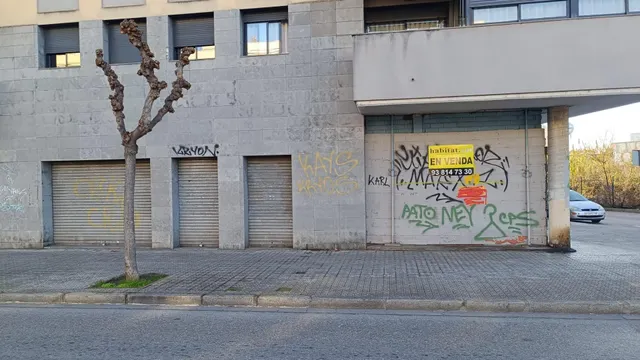 LOCAL COMERCIAL ESQUINERO EN RONDA IBÉRICA - VILANOVA I LA G
