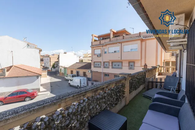 Casa en Armilla con terraza, patio y amplia cochera — 25