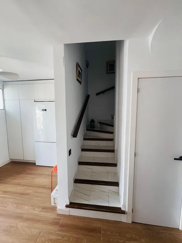 PAREADO EN VENTA EN LA COLINA A UN PASO DE LA PLAYA. — 22