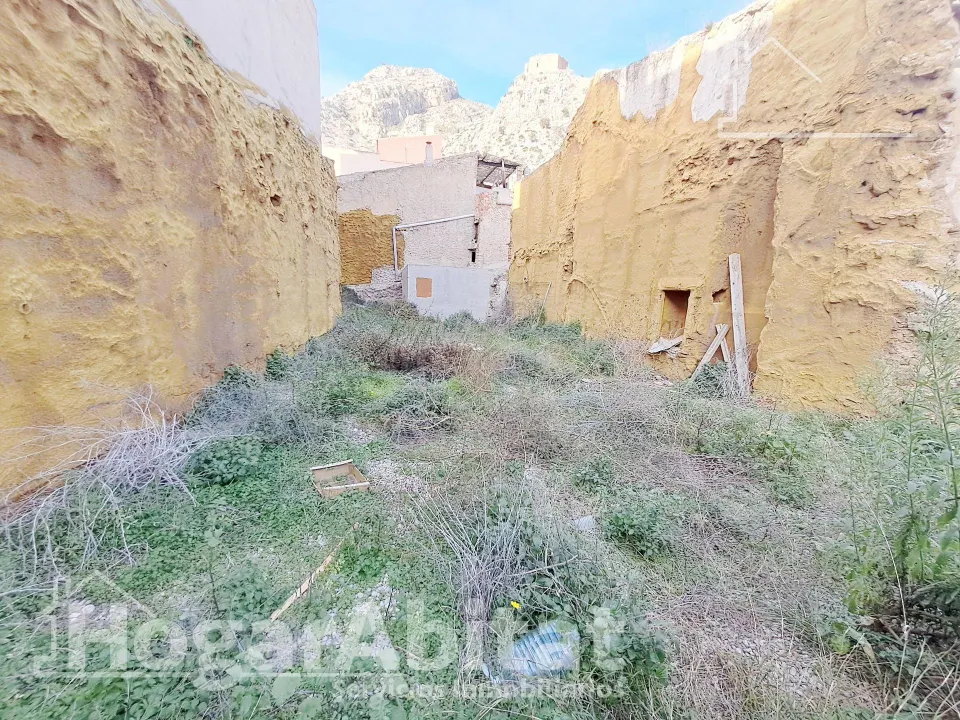 ¡OPORTUNIDAD INCREÍBLE! TERRENO URBANO ESQUINERO Y AMPLIO