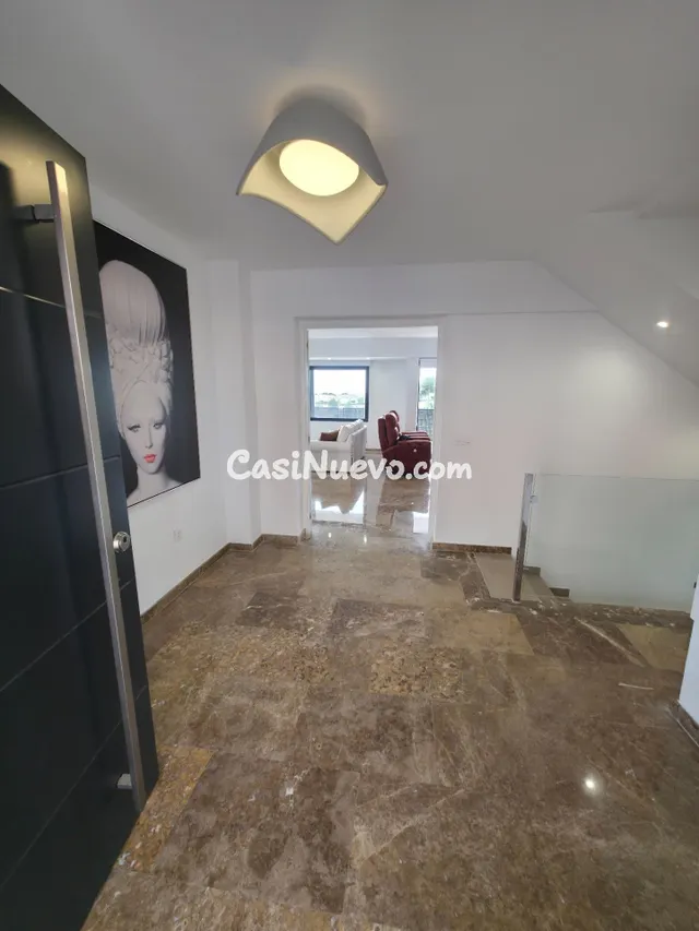 Villa independiente de 5 dormitorios con piscina y opción de - foto 3