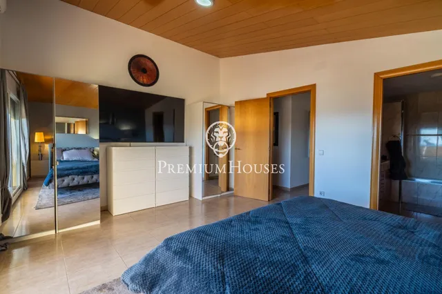 Chalet en venta con ascensor, piscina y grandes espacios en Canet de Mar — 30