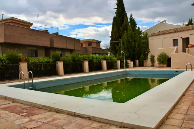 GRANADA — 10