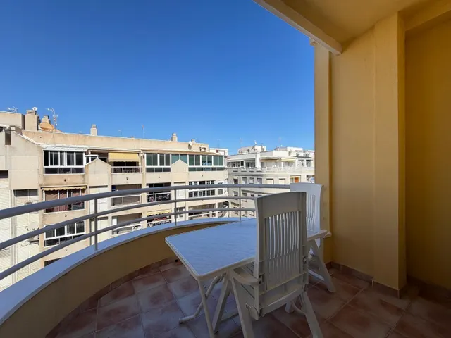 Ático con vistas al mar en av. de las habaneras con vistas al mar. 2 dorm. 1 baño. superficie de 79 m2. — 33
