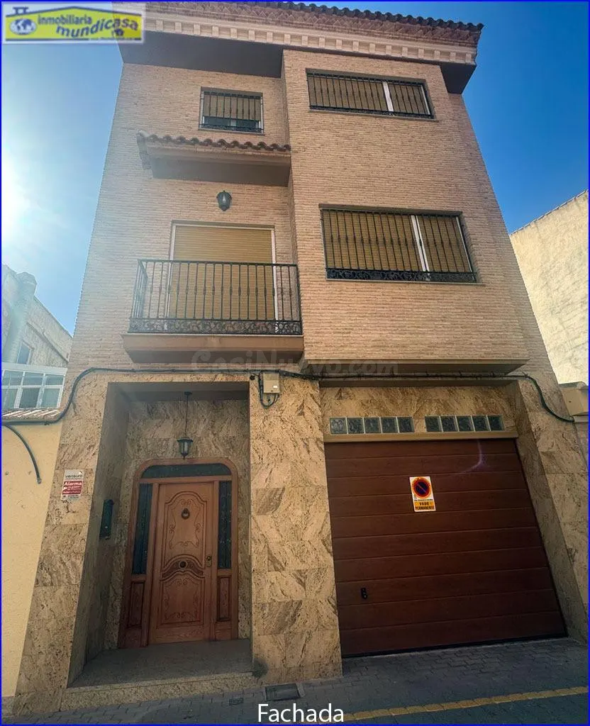 Amplia Casa en el Centro de Santomera - Oportunidad Única por €320,000
