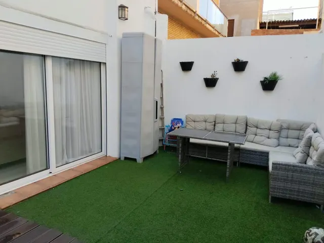 ¡ESPECTACULAR CASA EN EL CENTRO DE VILADECANS! - foto 4