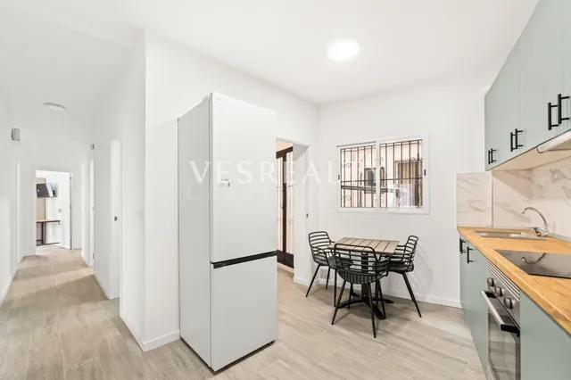 Amplio y Moderno Piso Reformado en el Corazón de Alicante — 27