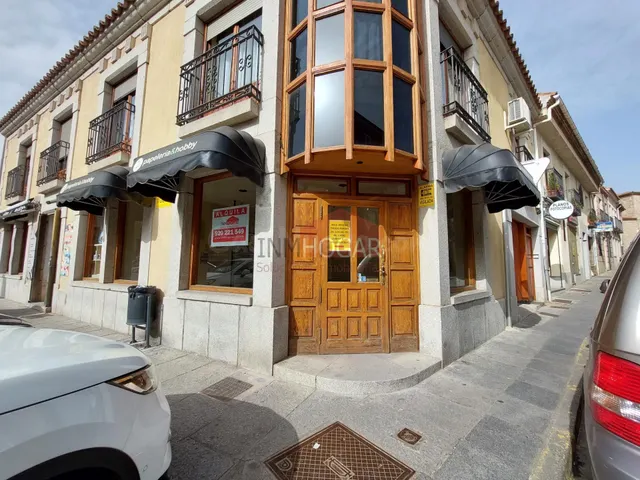 LOCAL COMERCIAL ACONDICIONADO EN EL CENTRO DE LA CIUDAD (ÁVI - foto 2