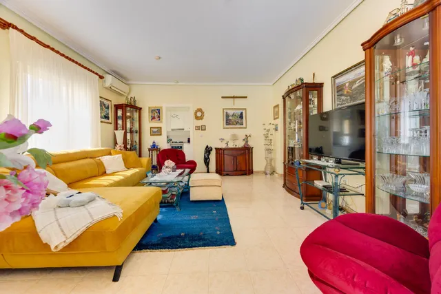 Venta de Villa Independiente con piscina Villamartín Orihuela Costa — 25