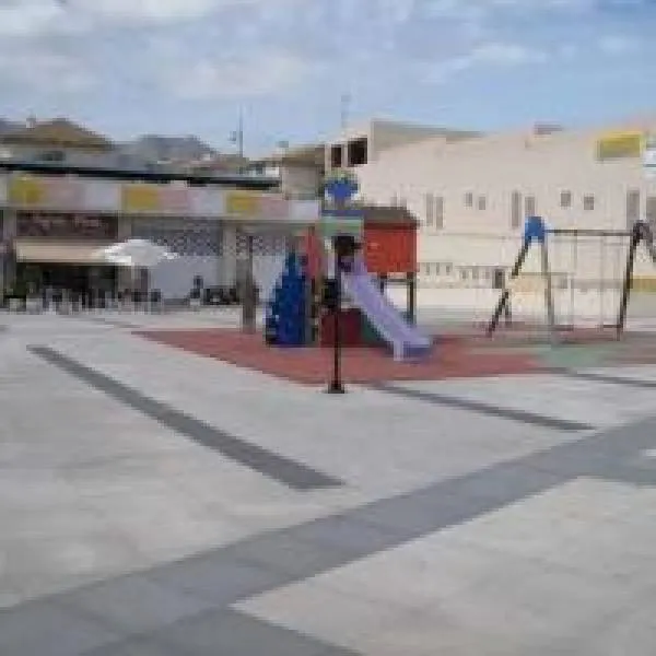 SE VENDE Y ALQUILA  LOCAL COMERCIAL AREA COMERCIAL PLAZA SOL LA NUCÍA — 2