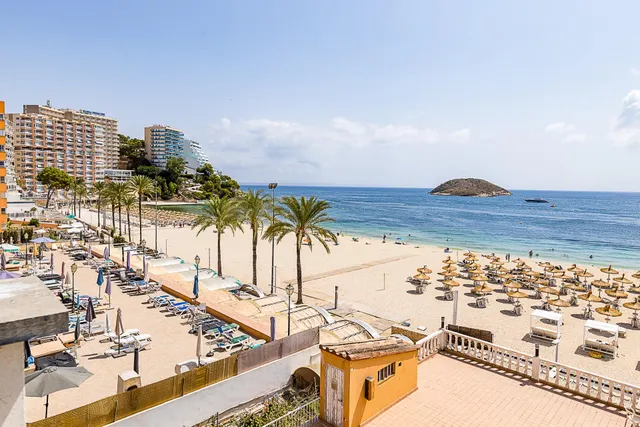 Local comercial en primera línea de playa en Magaluf — 3