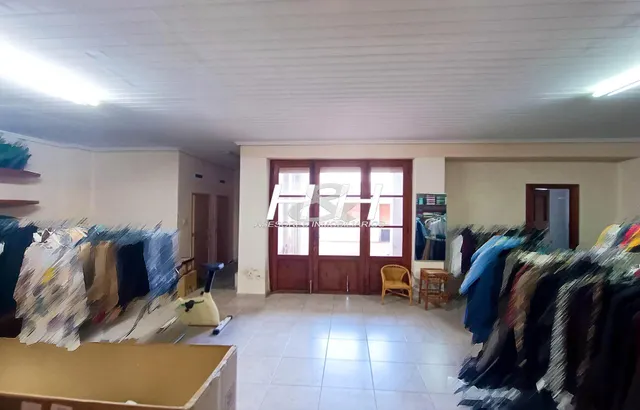 Amplio local con terraza en zona centro. / HH Asesores, Inmobiliaria en Burjassot / — 9