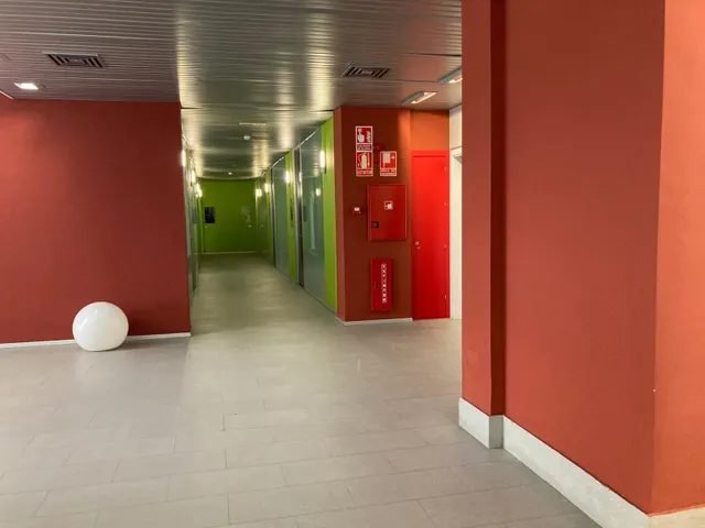 ALQUILER DE OFICINA, EN CENTRO DE EMPRESAS — 29