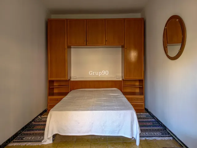 Piso económico con balcón en Plaza del Treball (Lleida) — 20