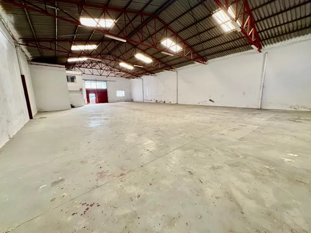 NAVE INDUSTRIAL CON FACIL ACCESO A AUTOVIA — 4