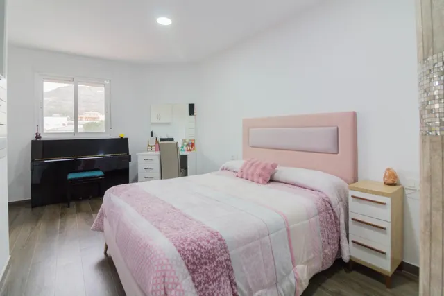 VIVIENDA CON NEGOCIO EN ABANILLA. — 8