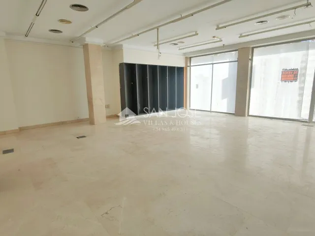OPORTUNIDAD EN VENTA DE LOCAL COMERCIAL EN ASPE EN ZONA DEL PARQUE DOCTOR CALATAYUD — 2