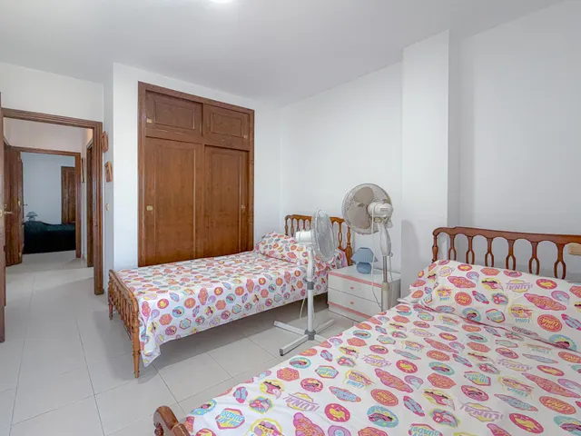 Espectacular ático con amplia terraza y excelentes vistas panorámicas y a la piscina comunitaria (350 metros playa) — 28