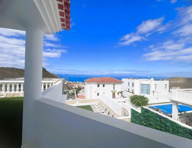 Magnífica villa moderna con vistas al mar en Roque del Conde - foto 2