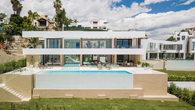 Chalet 5 habitaciones 625m² en venta - Costa del Sol — 28