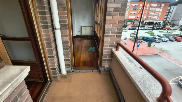 Se vende piso en Los Corrales de Buelna — 11