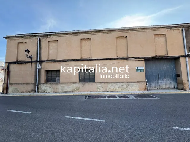 LOCAL COMERCIAL Y RESIDENCIAL A LA VENTA A LA ENTRADA DE ENG