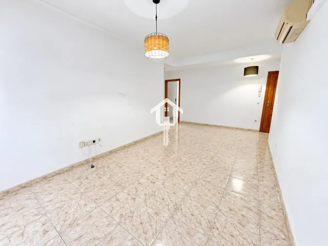 PISO EN VENTA EN ALICANTE. ZONA DE LA FLORIDA. 79m2, 2 habitaciones, 1 BAÑO, AMPLIO PATIO, PRIMERA PLANTA CON ASCENSOR. — 7