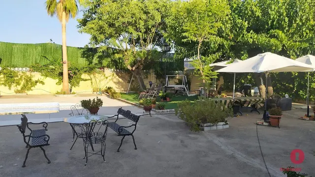 GRAN CASA CON TERRENO EN LOS ALGARBES (LA CARLOTA) - 3.500 METROS ¡HIPOTECABLE! — 2