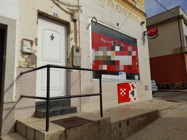 LOCAL EN VENTA EN CTRA. CORTE DE PELEAS — 2