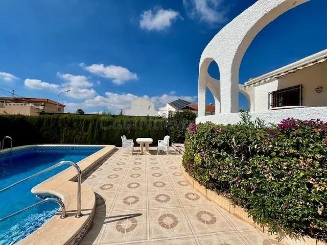 Villa independiente orientada al sur con piscina privada en  - foto 5