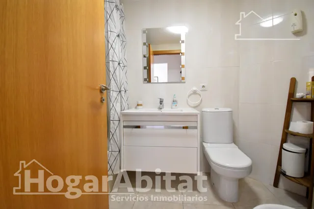 ¡OPORTUNIDAD! SEMINUEVO Y ACOGEDOR CON ASCENSOR Y TERRAZA — 21