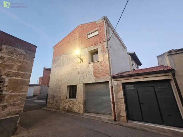 Se vende casa de pueblo para reformar en Castrillo de la Vega, — 12