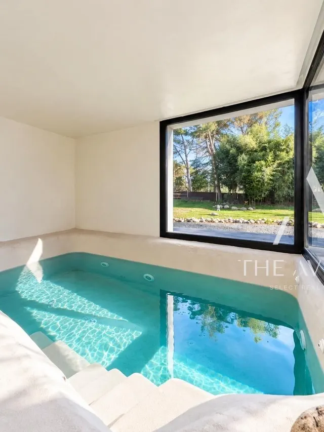 Exclusiva villa de diseño con piscina interior climatizada y piscina exterior en Las Lomas — 9