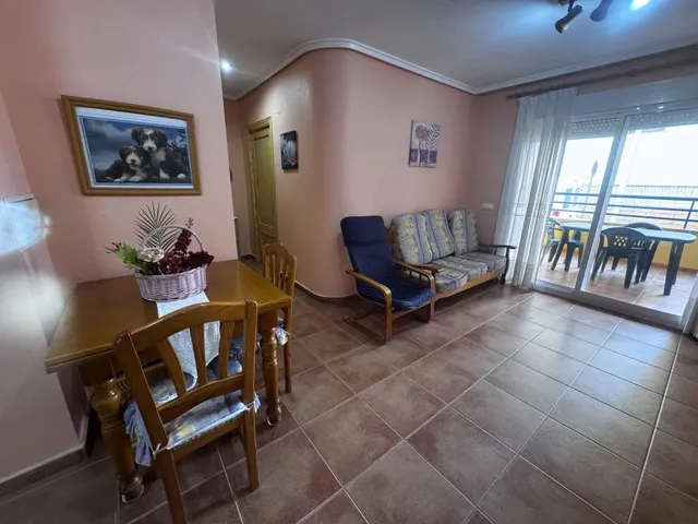 APARTAMENTO A ESCASOS METROS DEL MAR, CON PISCINA. — 9