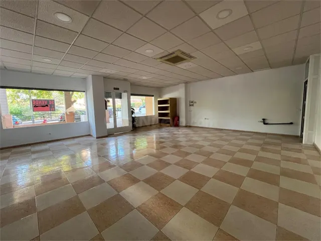 Local comercial en Montesol - foto 2
