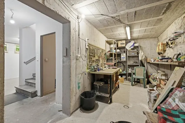 UNA JOYA EN PIEDRA GALLEGA EN EL CORAZÓN DE LAS RÍAS BAIXAS. 407 m2 construidos | Parcela: 1.626 m2 | Dormitorios: 4 | Baños: 3 — 63