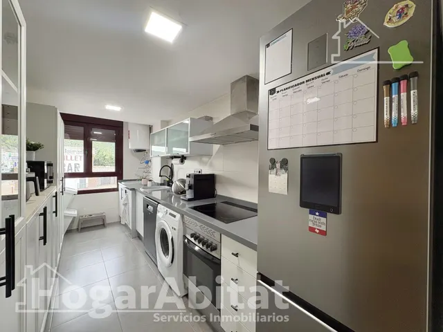 ¡Hogar de lujo! Amplio, sofisticado y reformado, con patio y garaje, todo amueblado — 29